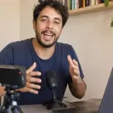Criador gravando vídeo para o YouTube